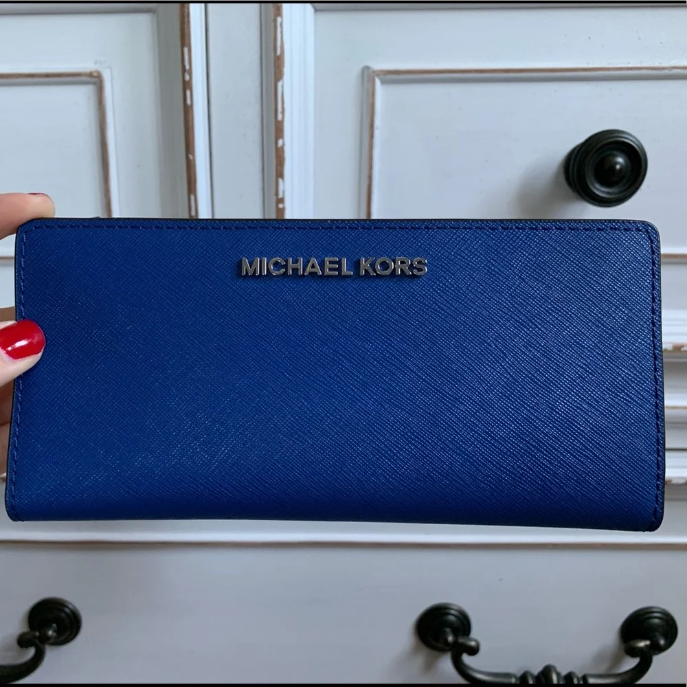 Michael Kors Slim Wallet - Picture 1 of 4